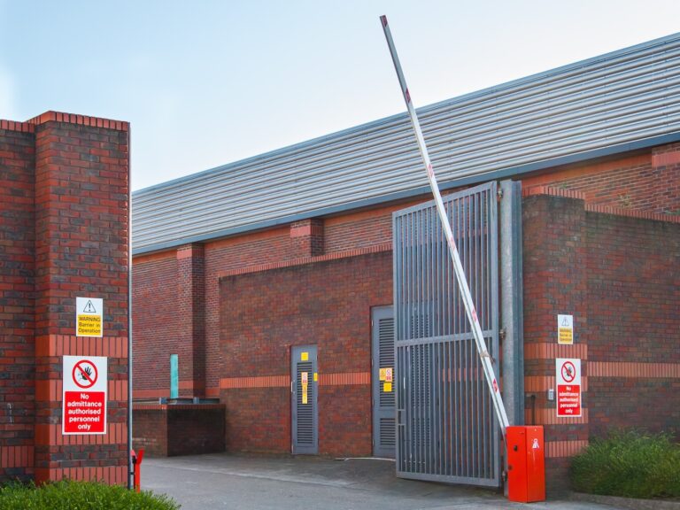 Commercial entrance with electronic barrier security