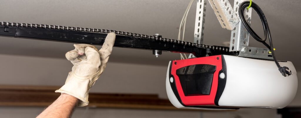 Chain tension test with a gloved hand